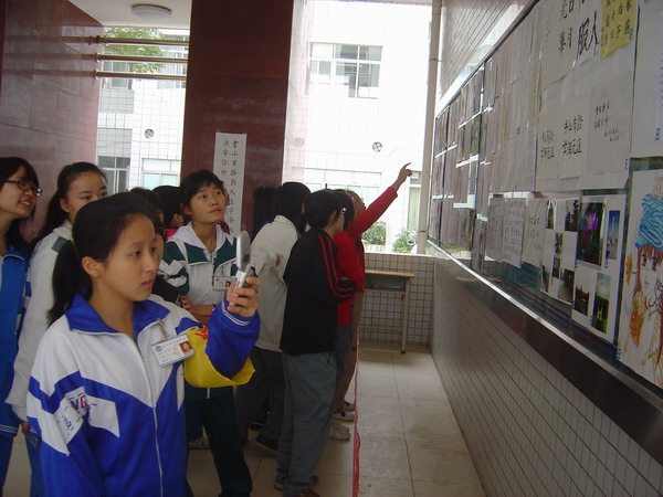 我校举行第四届书法、漫画比赛及书画展